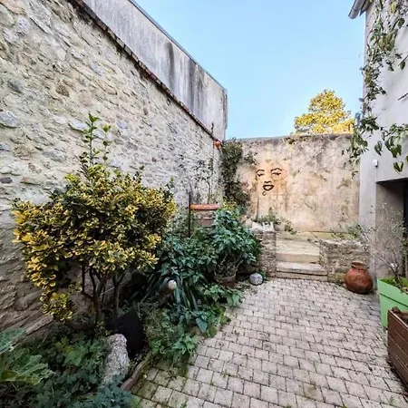 La Cour Des Miracles Bayeux